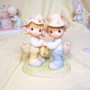 2000 PRECIOUS MOMENTS 795305 "O-FISH-ALY FRIENDS FOR A LIFETIME" PORCELAIN FIGUR